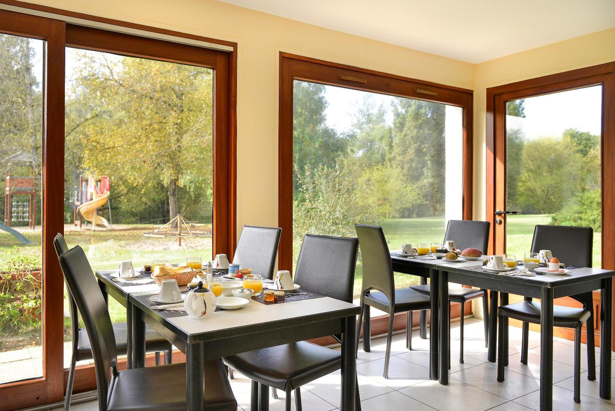 Hotel Restaurant Le Relais De Pouilly Экстерьер фото