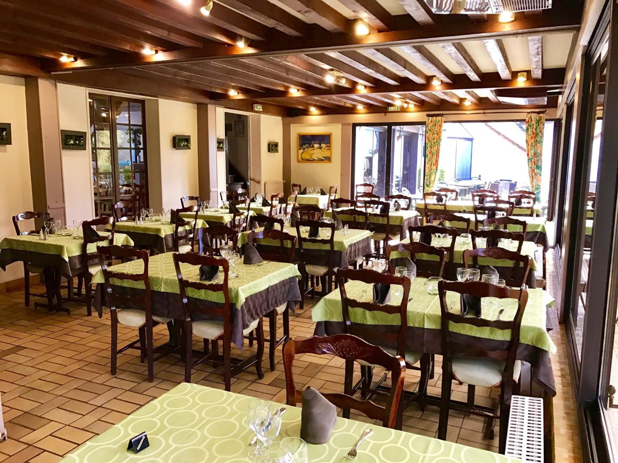 Hotel Restaurant Le Relais De Pouilly Экстерьер фото